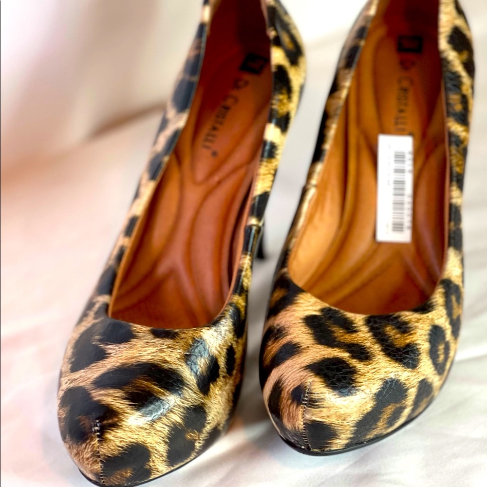 Leopard print pumps